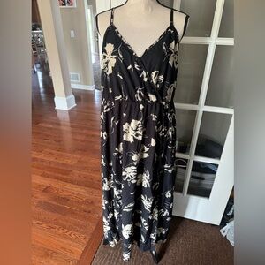 Bloomchic nwt size 16 black with beige floral print spaghetti strap dress